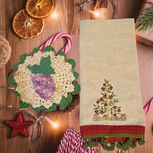 NWT Pier 1 Christmas Guest Towel Needlework Christmas Tree Pom Pom Edge